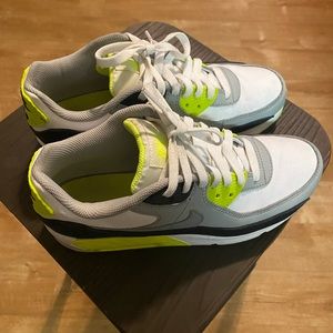 Grade School Youth Nike Air Max 90 in 6.5Y